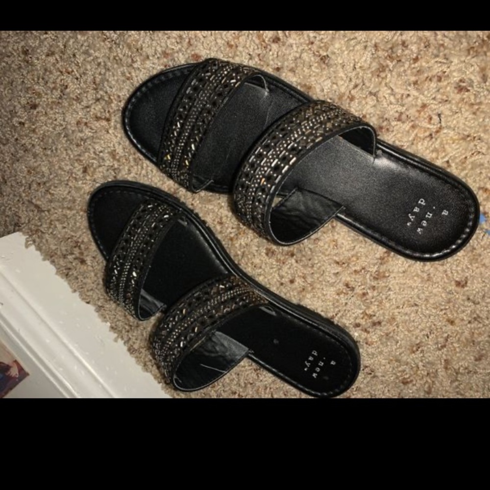 cute sandals !!!